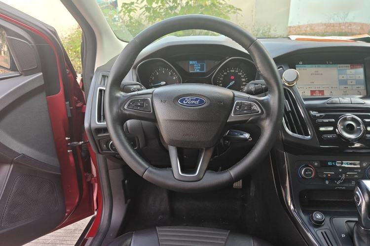 Used Ford Focus 2015 Sedan 1.6L Automatic Trend Model Steering Wheel