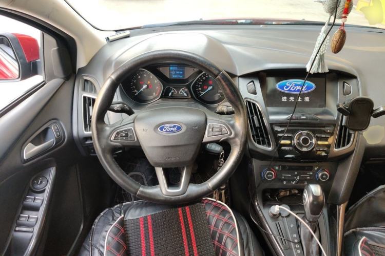 Used Ford Focus 2015 Hatchback 1.6L Automatic Fashion Edition Steering Wheel