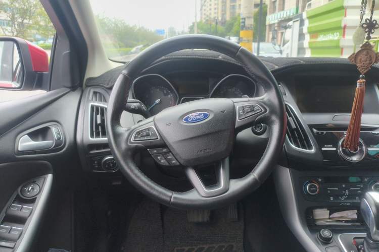 Used Ford Focus 2015 Hatchback EcoBoost 180 Automatic Sport Model Steering Wheel
