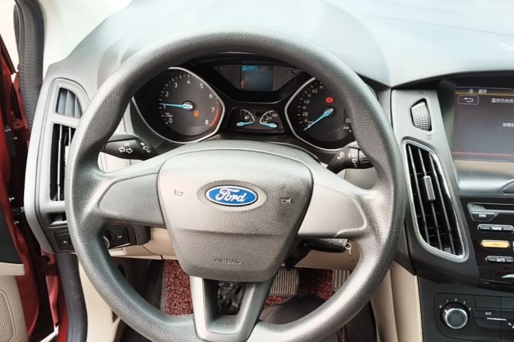 Used Ford Focus 2015 Sedan 1.6L Automatic Comfort Model Steering Wheel
