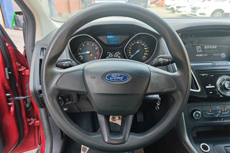 Used Ford Focus 2015 Hatchback 1.6L Automatic Comfort Model Steering Wheel