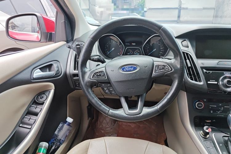 Used Ford Focus 2015 Sedan EcoBoost 180 Automatic Flagship Model Steering Wheel