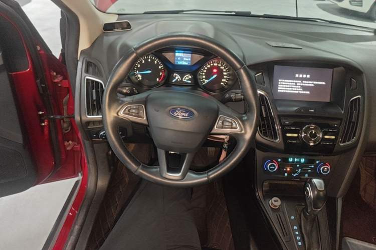 Used Ford Focus 2015 Sedan 1.6L Automatic Trend Model Steering Wheel