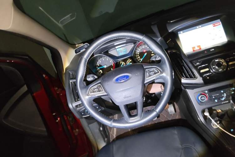 Used Ford Focus 2015 Sedan 1.6L Automatic Trend Model Steering Wheel