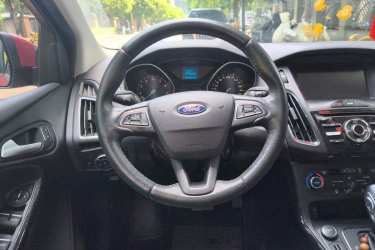 Used Ford Focus 2015 Hatchback 1.6L Automatic Fashion Edition Steering Wheel