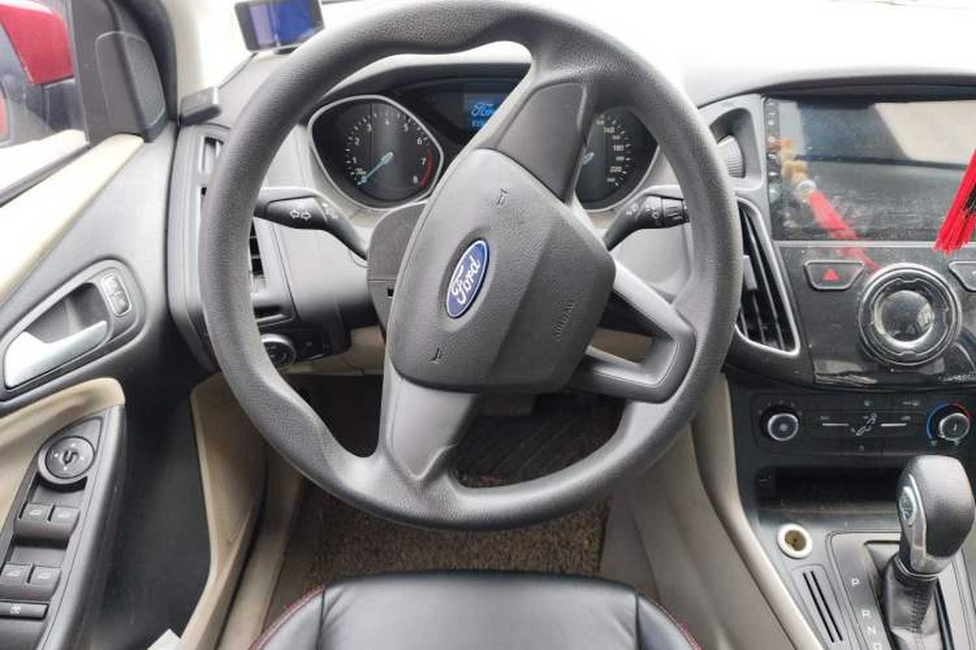 Used Ford Focus 2015 Sedan 1.6L Automatic Comfort Model Steering Wheel