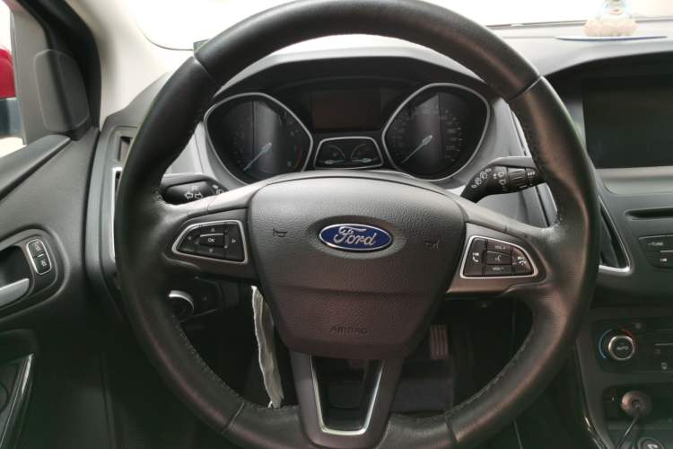 Used Ford Focus 2015 Hatchback EcoBoost 180 Automatic Elite Model Steering Wheel