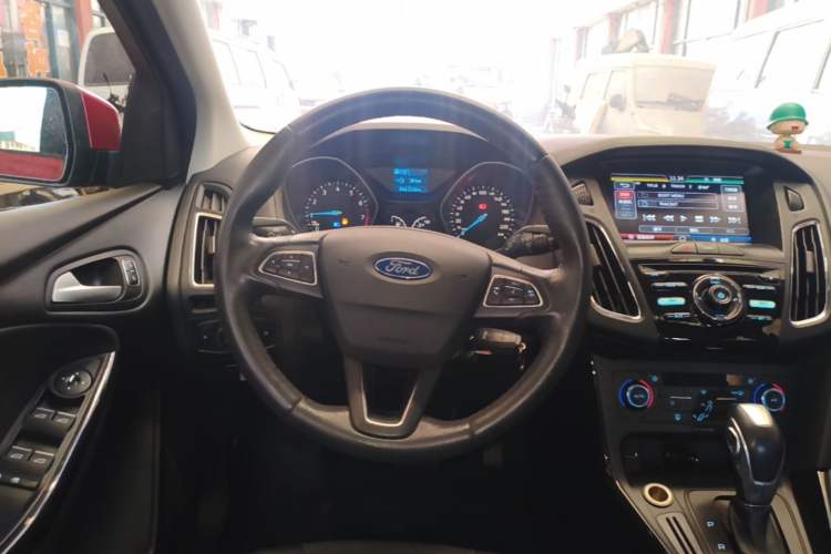 Used Ford Focus 2015 Hatchback 1.6L Automatic Fashion Edition Steering Wheel