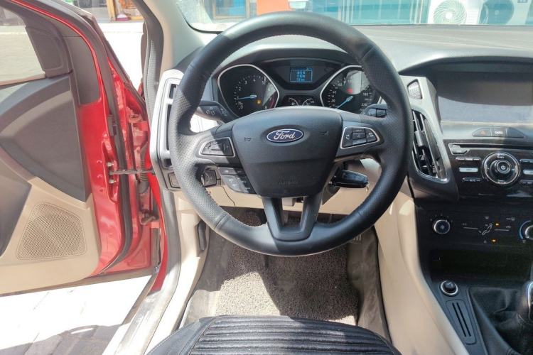 Used Ford Focus 2015 Sedan 1.6L Manual Comfort Model Steering Wheel