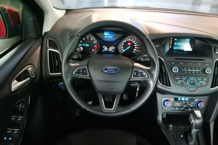 Used Ford Focus 2015 Sedan 1.6L Automatic Trend Model Steering Wheel