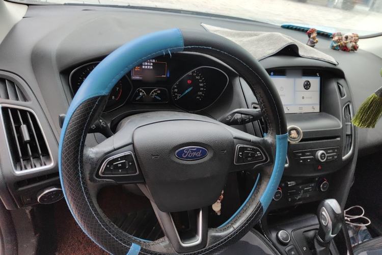 Used Ford Focus 2015 Sedan EcoBoost 180 Automatic Elite Model Steering Wheel
