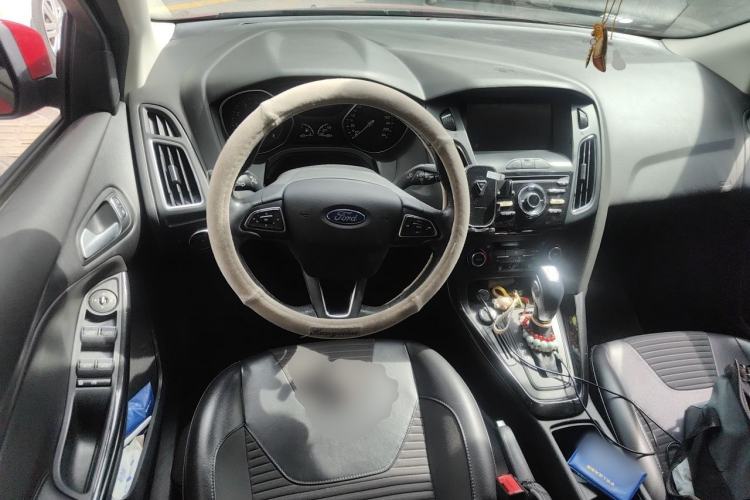 Used Ford Focus 2015 Sedan 1.6L Automatic Trend Model Steering Wheel
