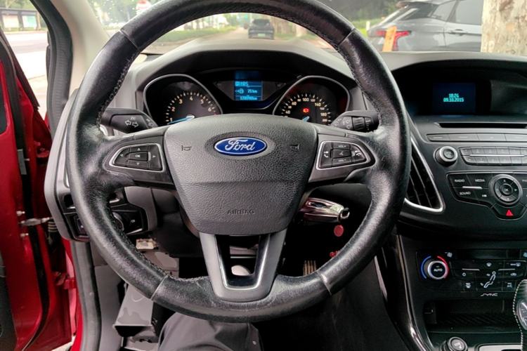 Used Ford Focus 2015 Hatchback 1.6L Automatic Fashion Edition Steering Wheel