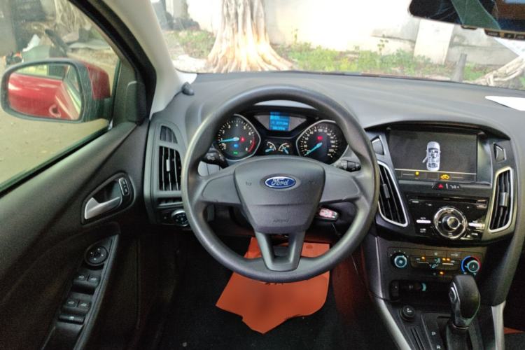 Used Ford Focus 2015 Hatchback 1.6L Automatic Comfort Model Steering Wheel