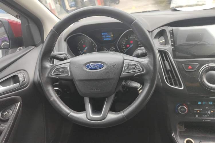 Used Ford Focus 2015 Hatchback 1.6L Automatic Fashion Edition Steering Wheel