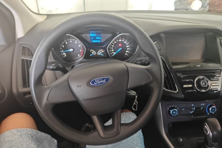 Used Ford Focus 2015 Hatchback 1.6L Automatic Comfort Model Steering Wheel