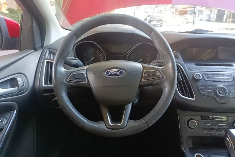 Used Ford Focus 2015 Hatchback 1.6L Automatic Fashion Edition Steering Wheel
