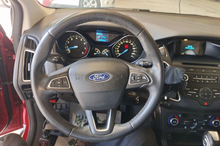 Used Ford Focus 2015 Sedan 1.6L Automatic Trend Model Steering Wheel