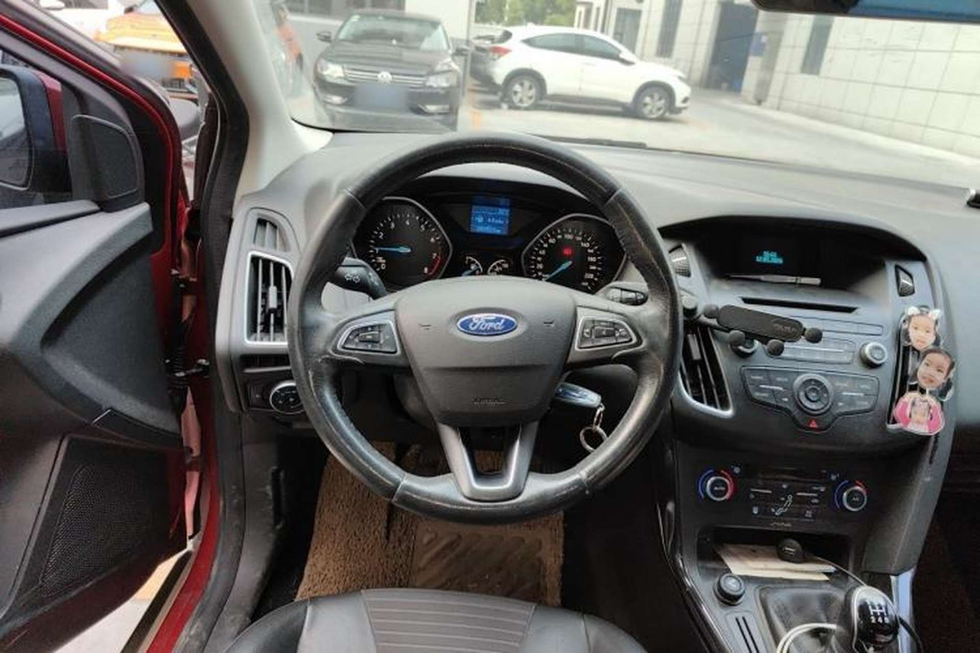 Used Ford Focus 2015 Sedan EcoBoost 125 Manual – Ultra-Style Edition Steering Wheel