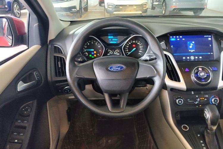 Used Ford Focus 2015 Sedan 1.6L Automatic Comfort Model Steering Wheel