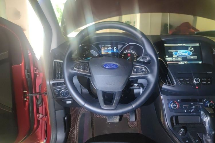 Used Ford Focus 2015 Hatchback EcoBoost 180 Automatic Elite Model Steering Wheel