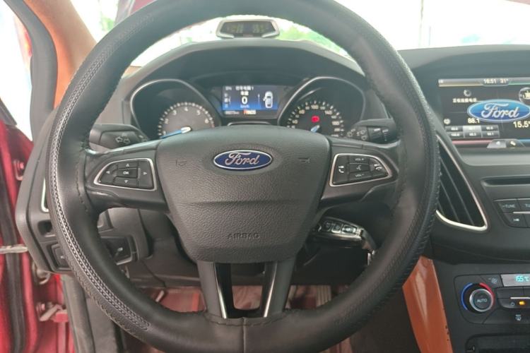 Used Ford Focus 2015 Hatchback EcoBoost 180 Automatic Elite Model Steering Wheel