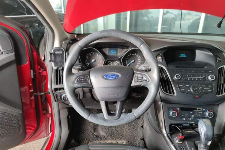 Used Ford Focus 2015 Hatchback 1.6L Automatic Fashion Edition Steering Wheel