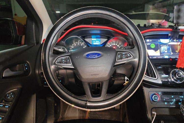Used Ford Focus 2015 Hatchback 1.6L Automatic Fashion Edition Steering Wheel