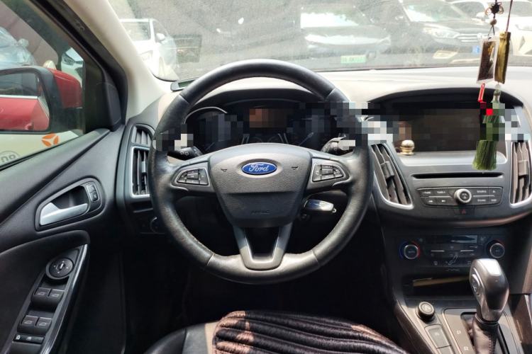 Used Ford Focus 2015 Hatchback EcoBoost 180 Automatic Elite Model Steering Wheel