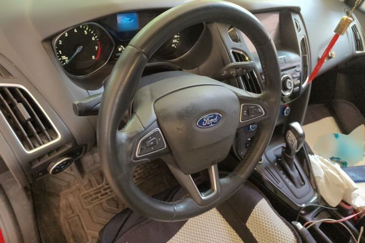 Used Ford Focus 2015 Sedan 1.6L Automatic Trend Model Steering Wheel