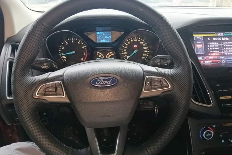 Used Ford Focus 2015 Sedan 1.6L Automatic Trend Model Steering Wheel
