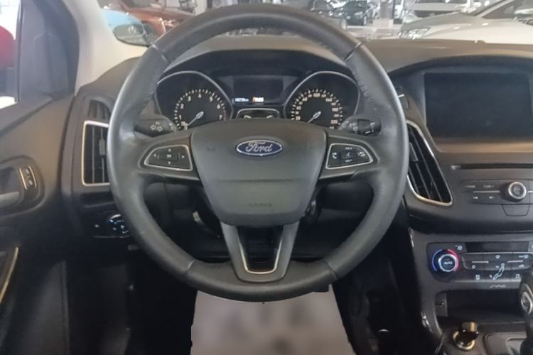 Used Ford Focus 2015 Hatchback EcoBoost 180 Automatic Elite Model Steering Wheel
