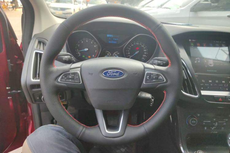 Used Ford Focus 2015 Hatchback 1.6L Automatic Fashion Edition Steering Wheel