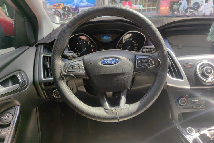 Used Ford Focus 2015 Hatchback 1.6L Automatic Fashion Edition Steering Wheel