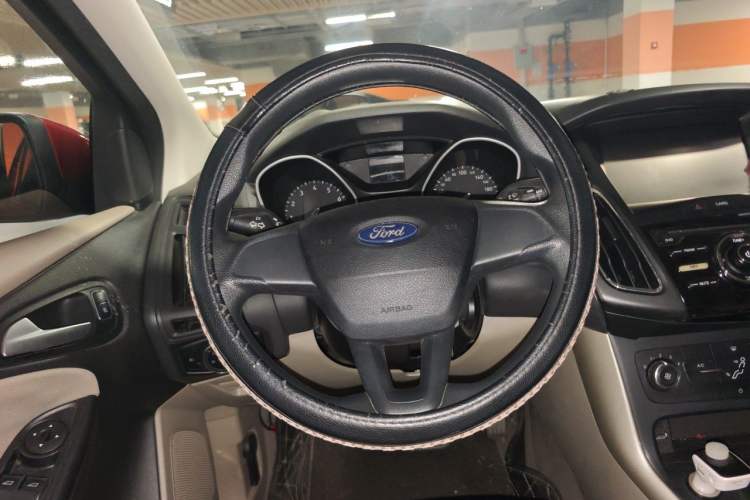 Used Ford Focus 2015 Sedan 1.6L Automatic Comfort Model Steering Wheel