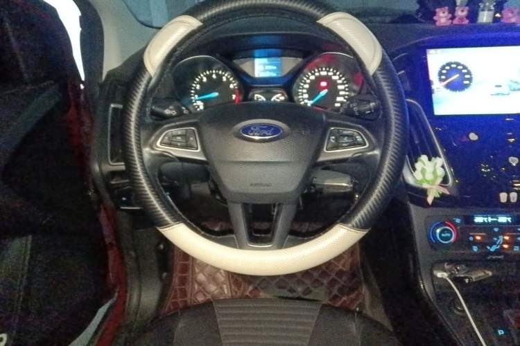 Used Ford Focus 2015 Hatchback 1.6L Automatic Fashion Edition Steering Wheel
