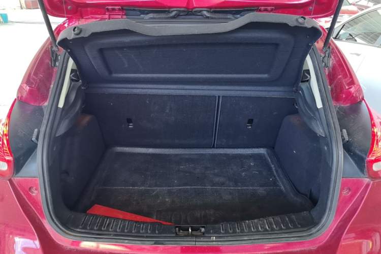 Used Ford Focus 2015 Hatchback 1.6L Automatic Fashion Edition Trunk