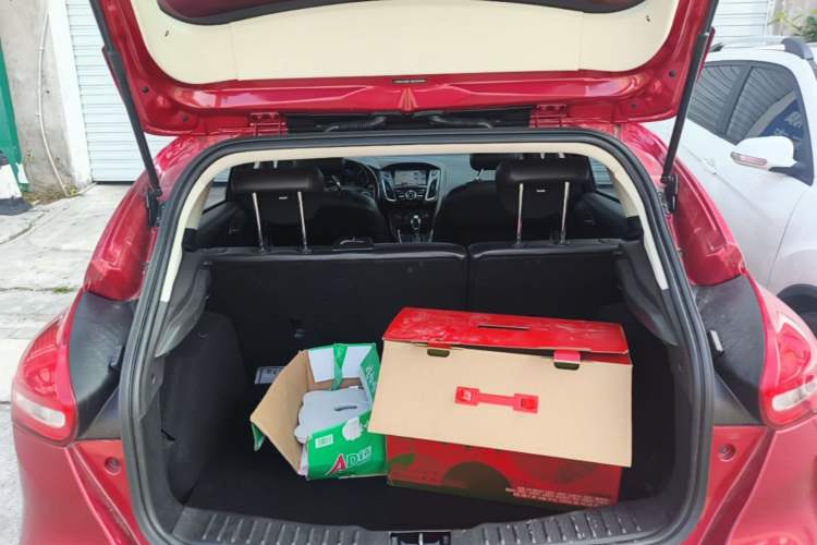 Used Ford Focus 2015 Hatchback 1.6L Automatic Fashion Edition Trunk