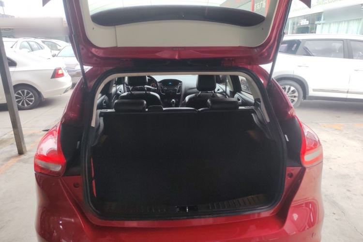 Used Ford Focus 2015 Hatchback 1.6L Automatic Fashion Edition Trunk
