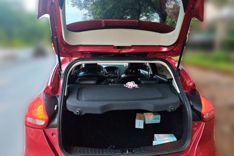 Used Ford Focus 2015 Hatchback 1.6L Automatic Fashion Edition Trunk