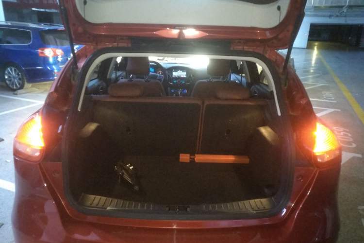 Used Ford Focus 2015 Hatchback 1.6L Automatic Comfort Model Trunk