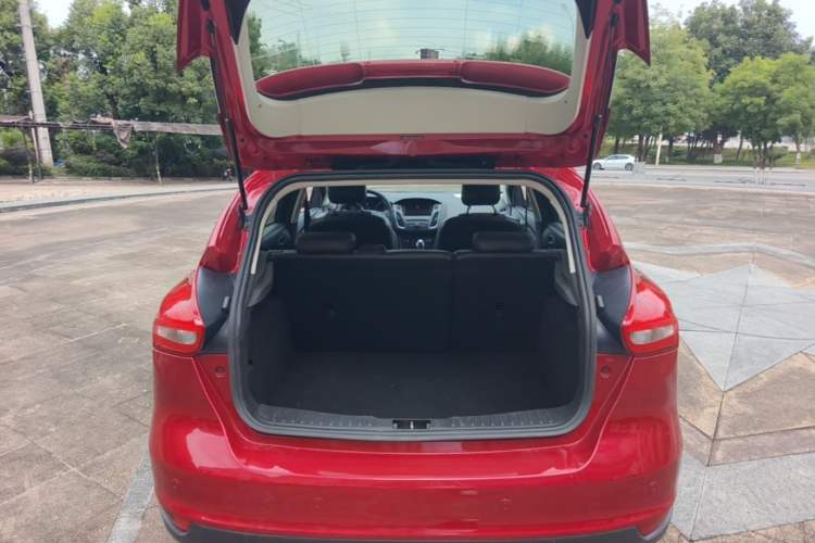 Used Ford Focus 2015 Hatchback EcoBoost 180 Automatic Elite Model Trunk