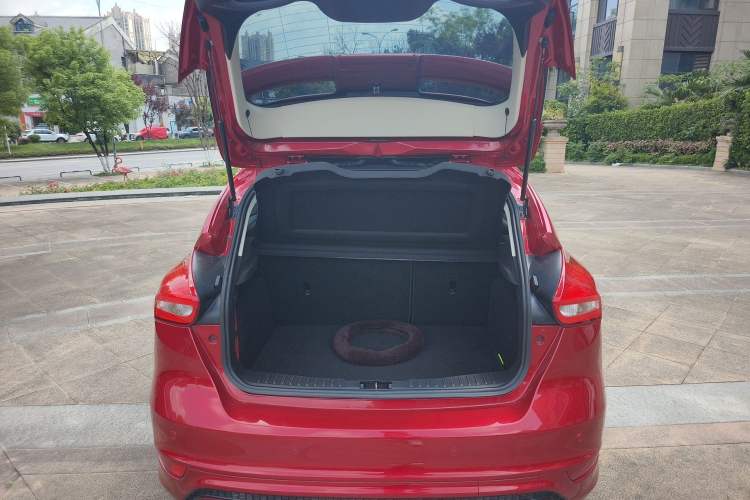 Used Ford Focus 2015 Hatchback EcoBoost 180 Automatic Sport Model Trunk