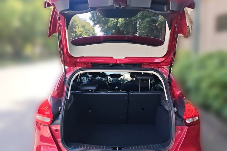 Used Ford Focus 2015 Hatchback 1.6L Automatic Fashion Edition Trunk