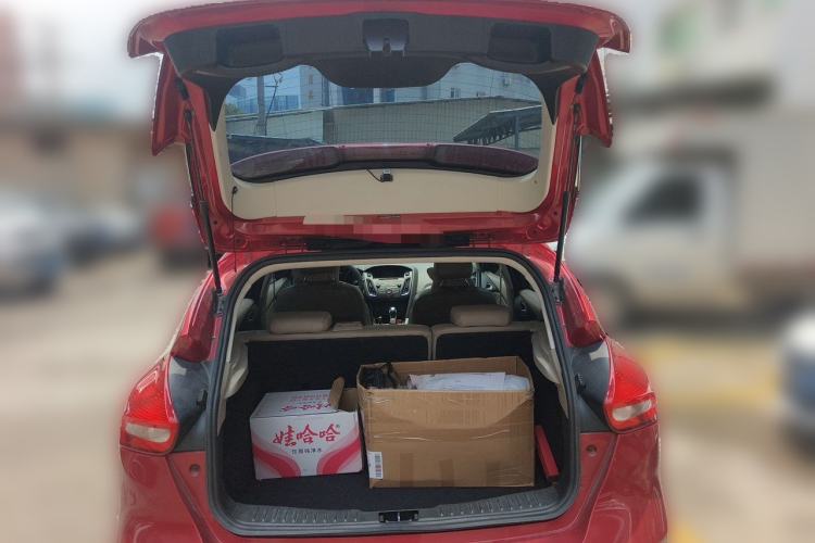 Used Ford Focus 2015 Hatchback 1.6L Automatic Fashion Edition Trunk