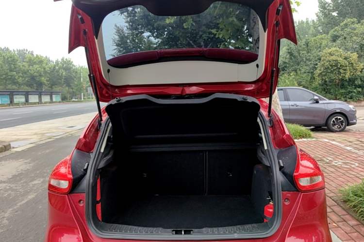 Used Ford Focus 2015 Hatchback 1.6L Automatic Fashion Edition Trunk