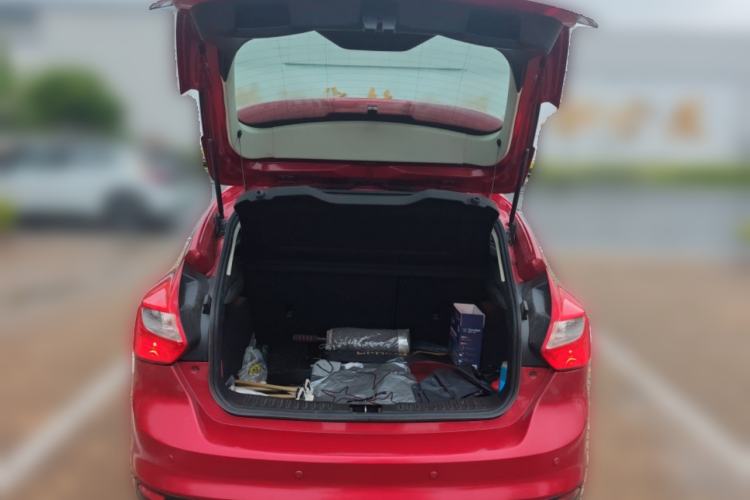 Used Ford Focus 2015 Hatchback 1.6L Manual Fashion Edition Trunk