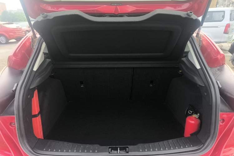Used Ford Focus 2015 Hatchback 1.6L Manual Comfort Edition Trunk