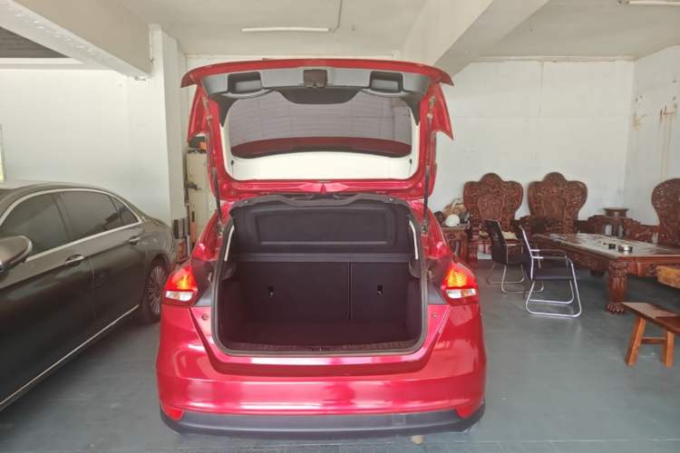 Used Ford Focus 2015 Hatchback 1.6L Automatic Comfort Model Trunk