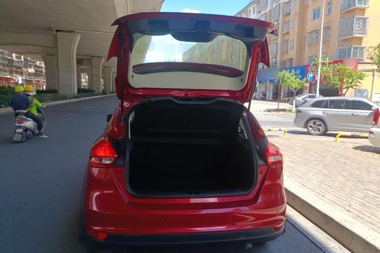 Used Ford Focus 2015 Hatchback 1.6L Automatic Fashion Edition Trunk